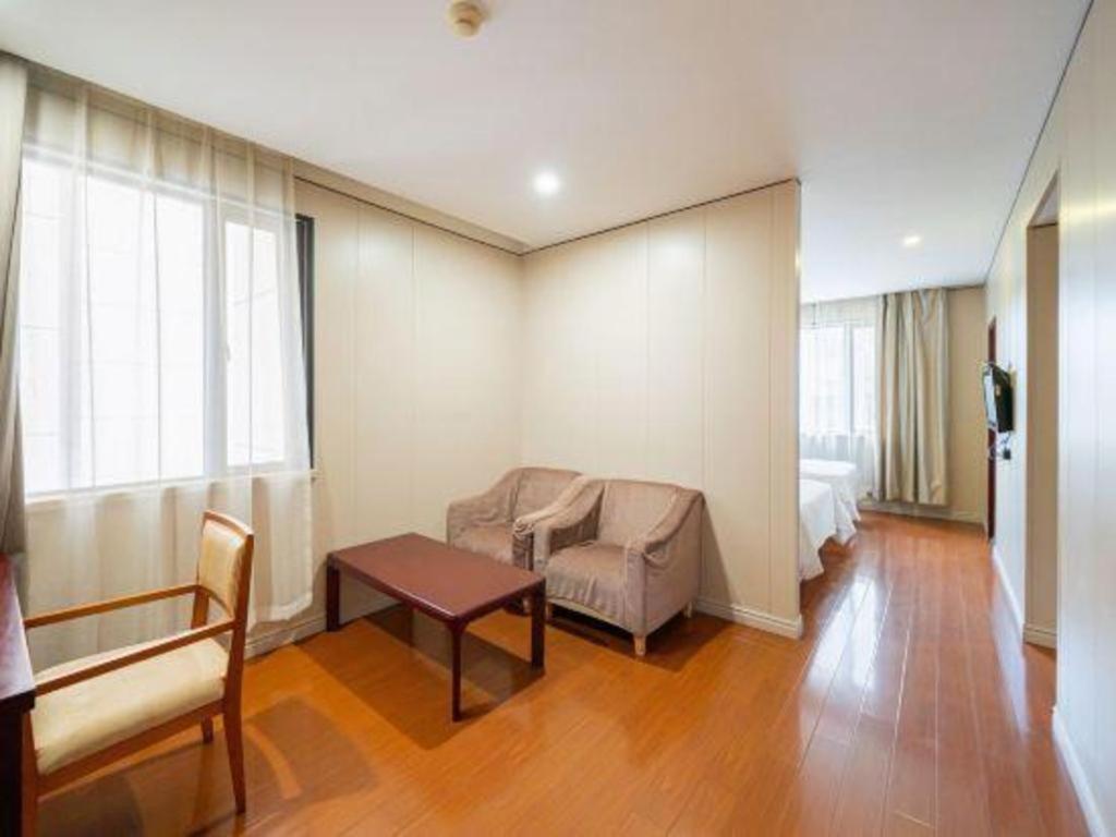 Greentree Alliance Railway Station Qiujiang Road Hotel 3*